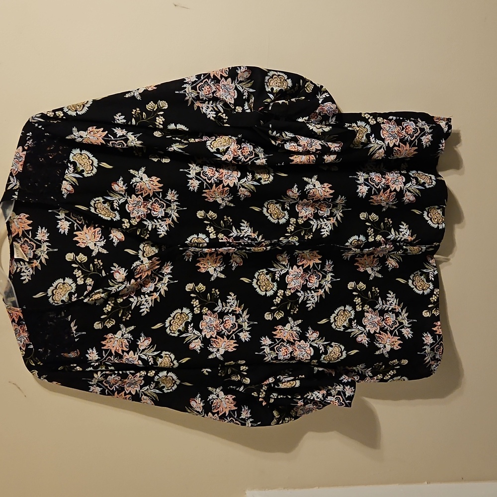 Terra & Sky Black Floral Button Down Shirt. In EUC